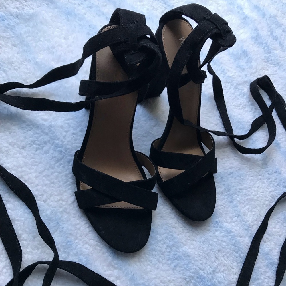 Black size 8 wrap around heels